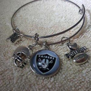 Oakland Raiders NFL Expandable Charm Bracelet NEW